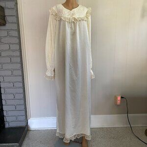 Victorian Vintage Long Sleeve Cuffed Lace Robe Nightgown